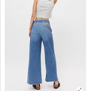 Wrangler heritage worldwide high waisted wide leg jean 28 urban outfitters